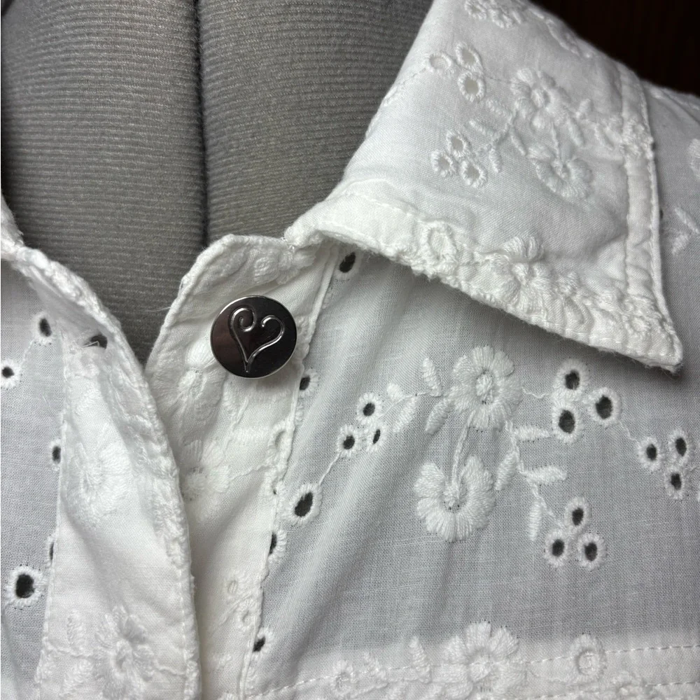 Colleen Lopez XL White Eyelet Button-Up Shirt. - Picture 3 of 9
